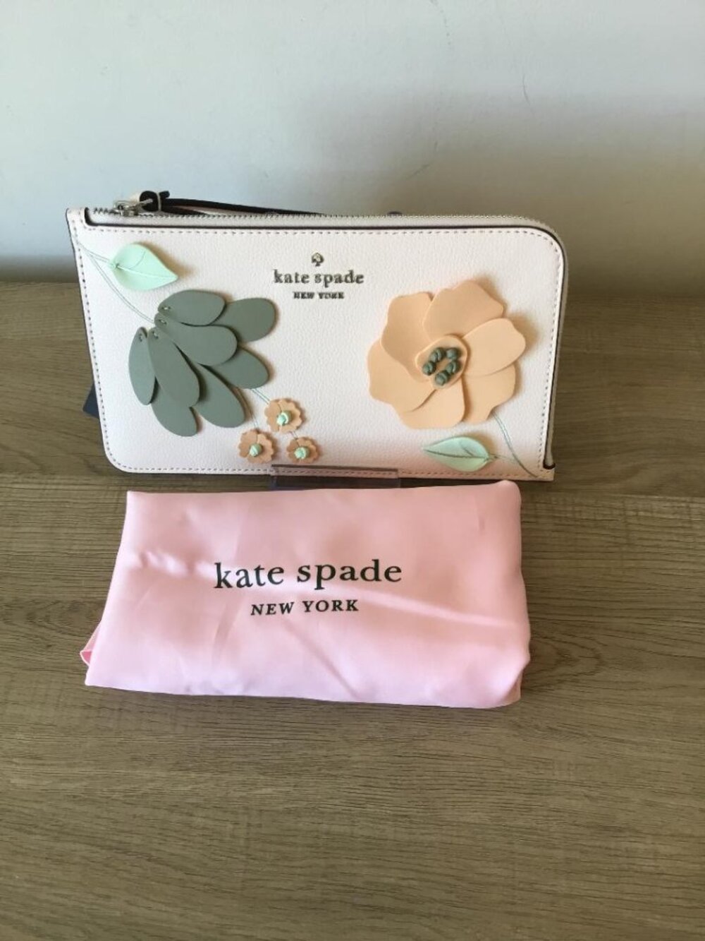 Kate Spade Floral Applique L-Zip Wristlet in Fresh Peach Multi w/3 D Flowers NWT